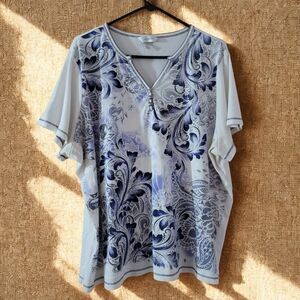 CJ Banks Blue and White Paisley V-Neck Top Short Sleeve With Embelishments Sz 3X